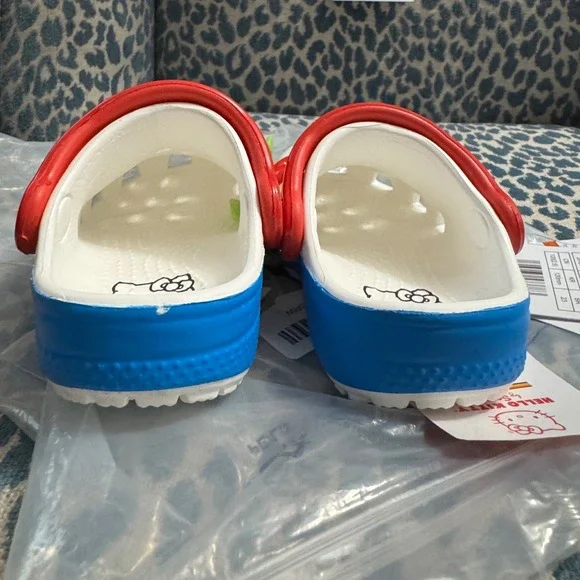 Crocs Hello‎ Kitty Classic Clog /  Size 5 Toddler - Picture 6 of 9